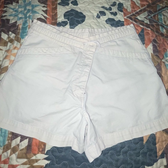 Newport News Women's Light Tan Cargo Shorts - Picture 1 of 3